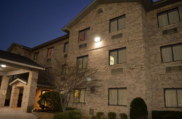 Brookshire Inn & Suites