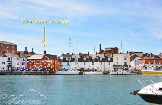 BUCCANEER COTTAGE, pet friendly in Brewers Quay Harbour