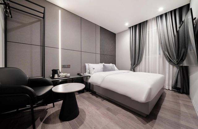Bucheon Hotel Lizard