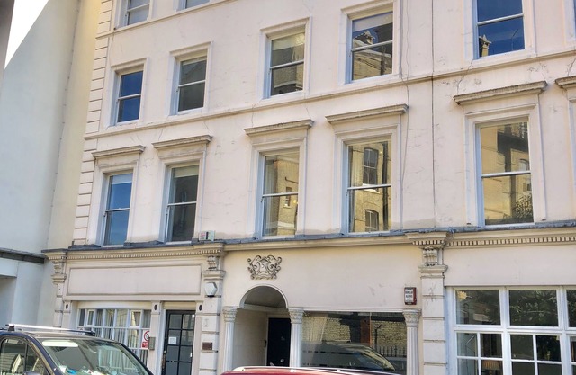 Buckingham Palace View Apartment