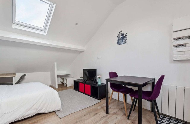 Budget apart city centre with parking