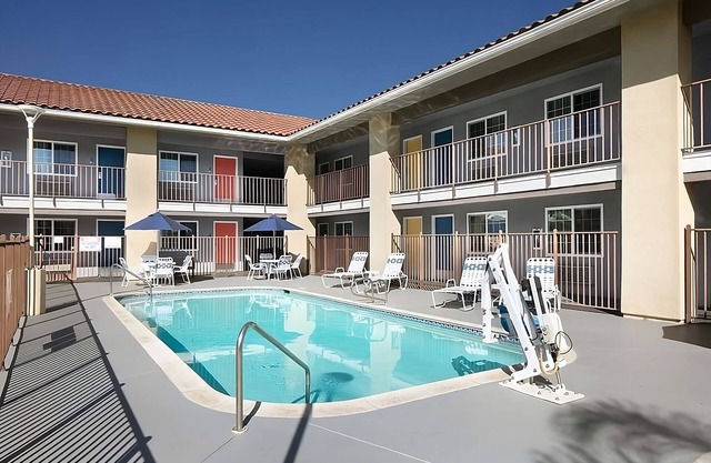 Budget-Friendly Stay in Signature Temecula! Free Parking, Onsite Swimming Pool