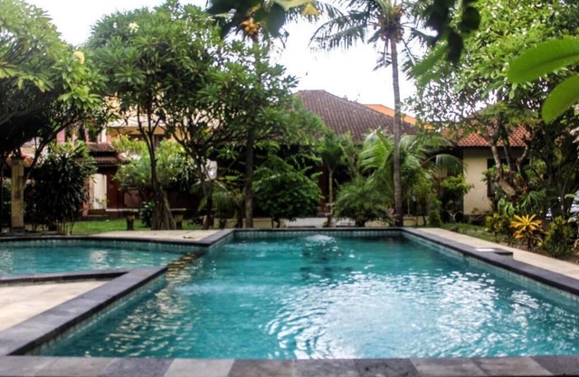 Budhi Beach Inn