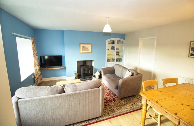 Bungalow - 4 Beds 2 Baths - Dog Friendly - Walks