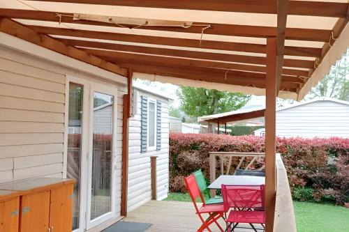 Bungalow confortable près de Condrieu avec piscine partagée