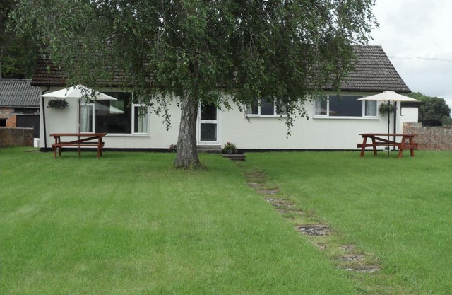 Bungalow in lovely setting.Ten minutes to Longleat