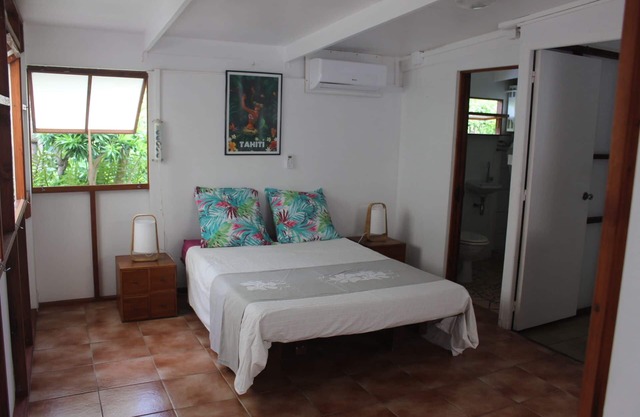 Bungalow in shared garden with house, seafront and private beach.