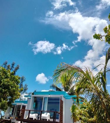 Bungalow les pieds ds l eau, La Maison Bleue
