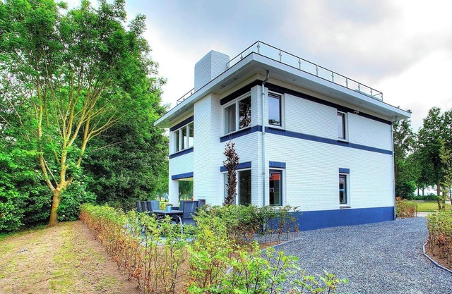 Bungalow with 5 bedrooms and a terrace