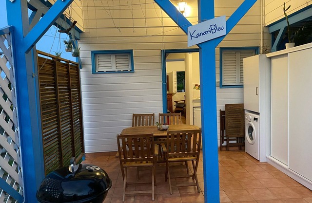 Bungalow with terrace and garden near white sandy beach Sainte-Anne