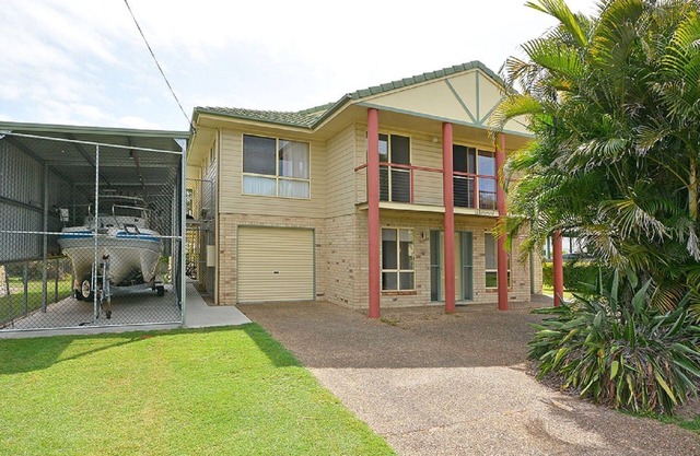 Burrumundi - 100M To Beach - Great Water Views - Deck - Air Con - WiFi - Pool Table
