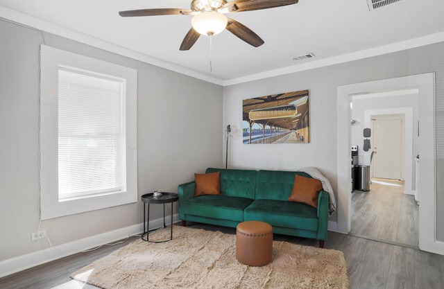Buschman Station - Cottage near Downtown Hattiesburg