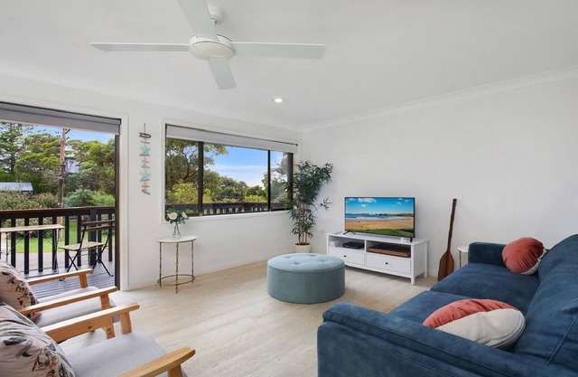 BUSH BEACH HIDEAWAY | Pet Friendly , WIFI | Accom Holidays