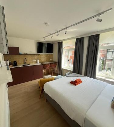 Business Accommodation 'Eclectic Living' Nomad