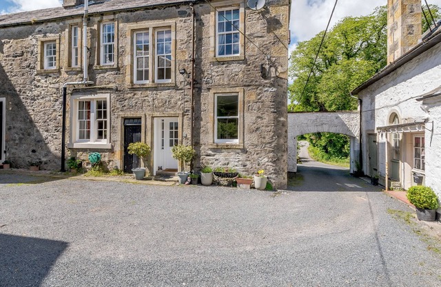 BUTLER'S GAIT, pet friendly, character holiday cottage in Stranraer