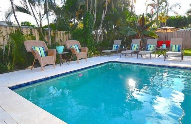 BY THE SEA VACATION VILLAS 4 BED PRIVATE POOL/BEACH NEAR-LBTS gated community
