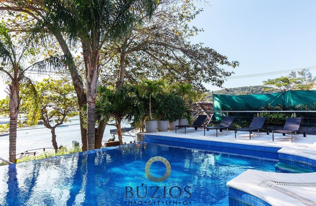 Bz48 Condominium facing Orla Bardot! House with 4 suites
