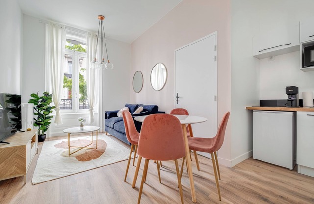 C&C Blush Magnificent new "Blush" apartment