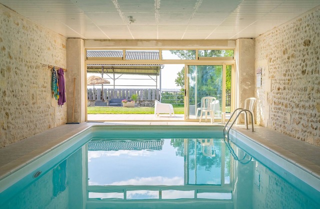 Cottage 'Grands Gites 16 Personnes' with Private Terrace, Private Garden and Wi-Fi