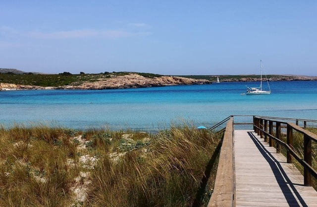 CA MINORICA - Beautiful flat with shared pool and access to the beach. Free Wi-Fi.