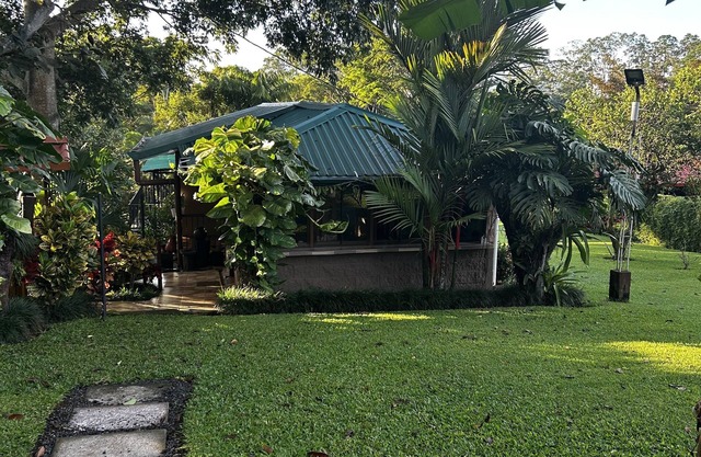 Cabaña Rodeada de Naturaleza en Tambor de Alajuela