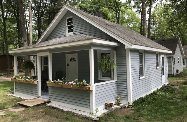 CABIN #2 WITH LAKE VIEW AT HIGGINS LAKE - TRUE NORTH CABIN RENTALS.