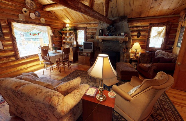 Cabin by the Creek with High Speed Wifi