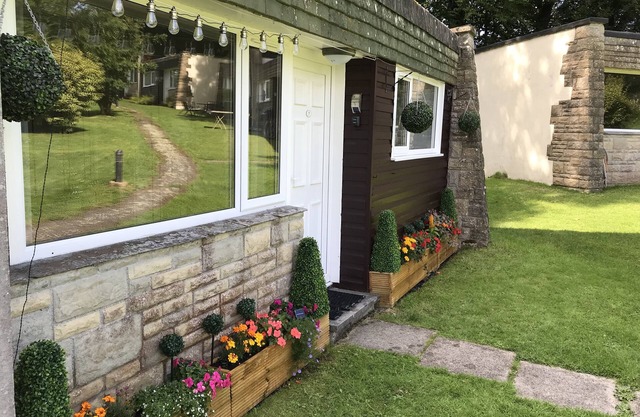 Cabin-Comfort-Shared Bathroom-Garden View-Villa 7