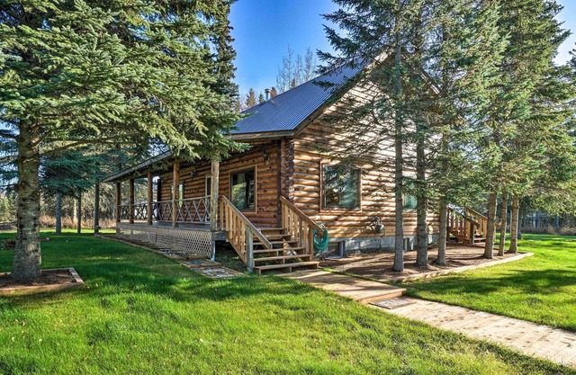 Cabin on Kenai Peninsula: Family & Group Friendly!