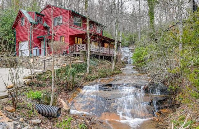 Cabin on Ledford Branch with Waterfall and Wading Pool