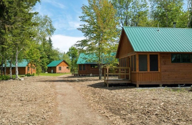 Cabin, Queen 2 Twins, Kitchenette and Shared Bathroom
