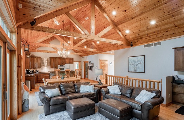 Cabin Retreat - 90 minutes from Twin Cities - Can accommodate up to 10 people