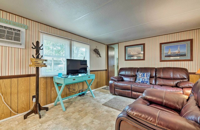 Cabin w/Fire Pit, Walk to Steinhatchee River!