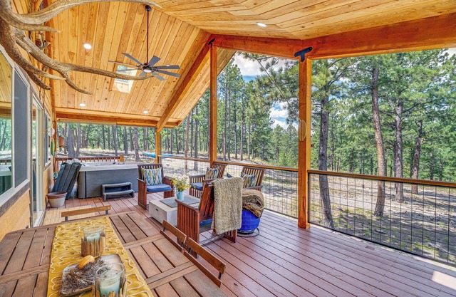 Cabin w/Hot Tub, Deck & Mtn Views in Westcliffe!