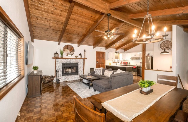 Cabin w/Rustic Charm, Modern Perks & Pine Views