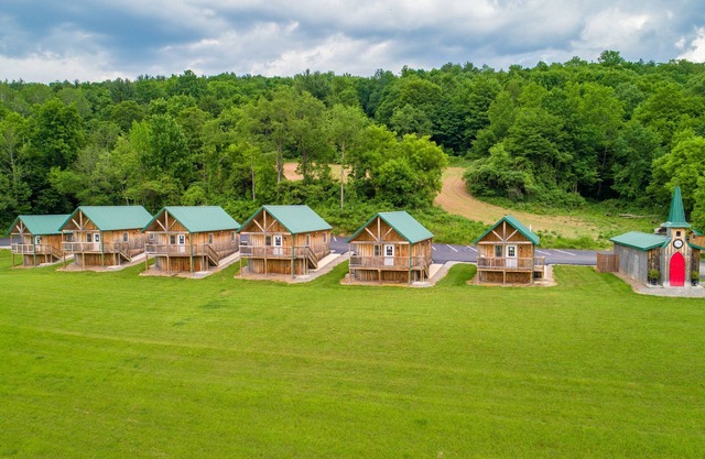 Cabins, cottage, creek, ponds, fishing, hunting, nature,