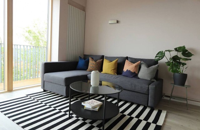 Cable Yard House · 4Bed | Stunning Eco Apt | City Centre | w/parking