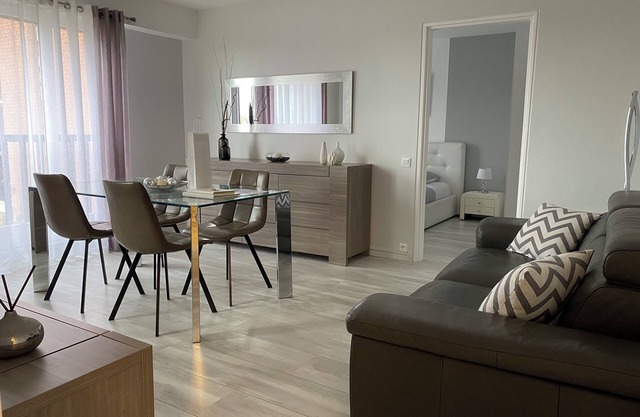 Cabourg Appart 45m2 - direct beach access. Refurbished at 600 M from the town center