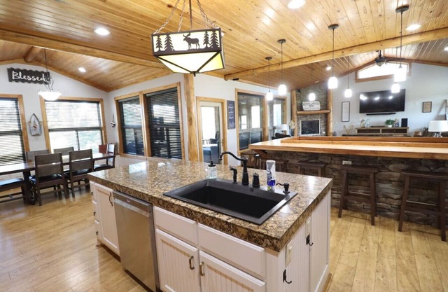 Caddo Riverside Retreat