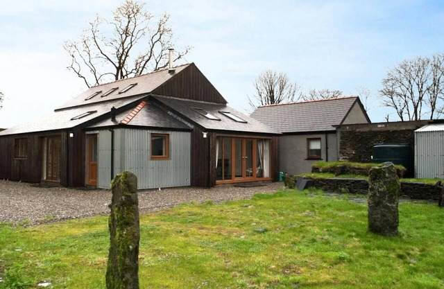 Caer-uchedydd, Crymych