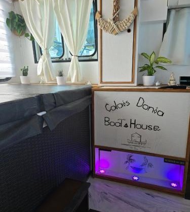 Calaidonia boat house