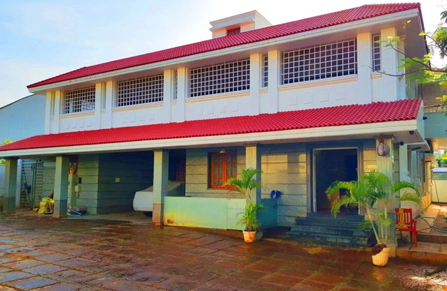 Calm&Luxury Rooms Stay near Railway Station