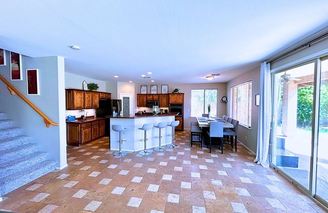 Calming 5 Bed, 3 Bath, in Good Location