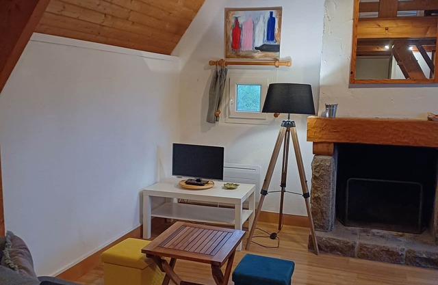 Calmos Cottage, between dunes and beach