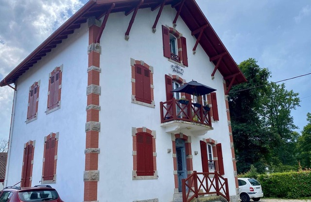 Cambo-les-Bains: 2-Room Apartment with WiFi and Parking