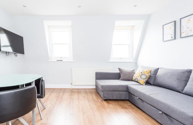 Camden Apartment E/Apartment