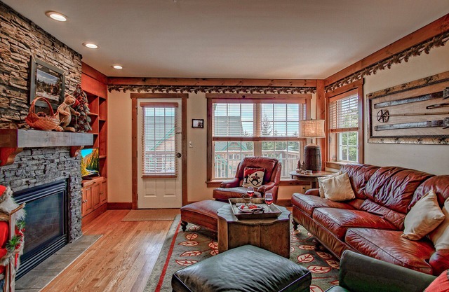 Camp 4 # 11: 3 Bedrooms + Bonus Sleeping Den, 3.5 Baths: Slope Side