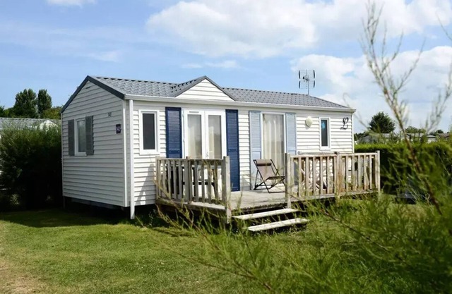 Campsite Les Peupliers * - Mobile home Classique covered terrace 2 bedrooms 4 people
