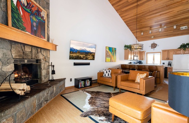 Camp Tu’Wani Ski-in/Ski-out Condo Retreat Big Sky