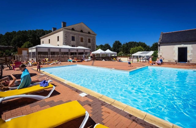 Camping de l'Etang* - Unusual Premium Safari Tent 3 Rooms 4/5 people